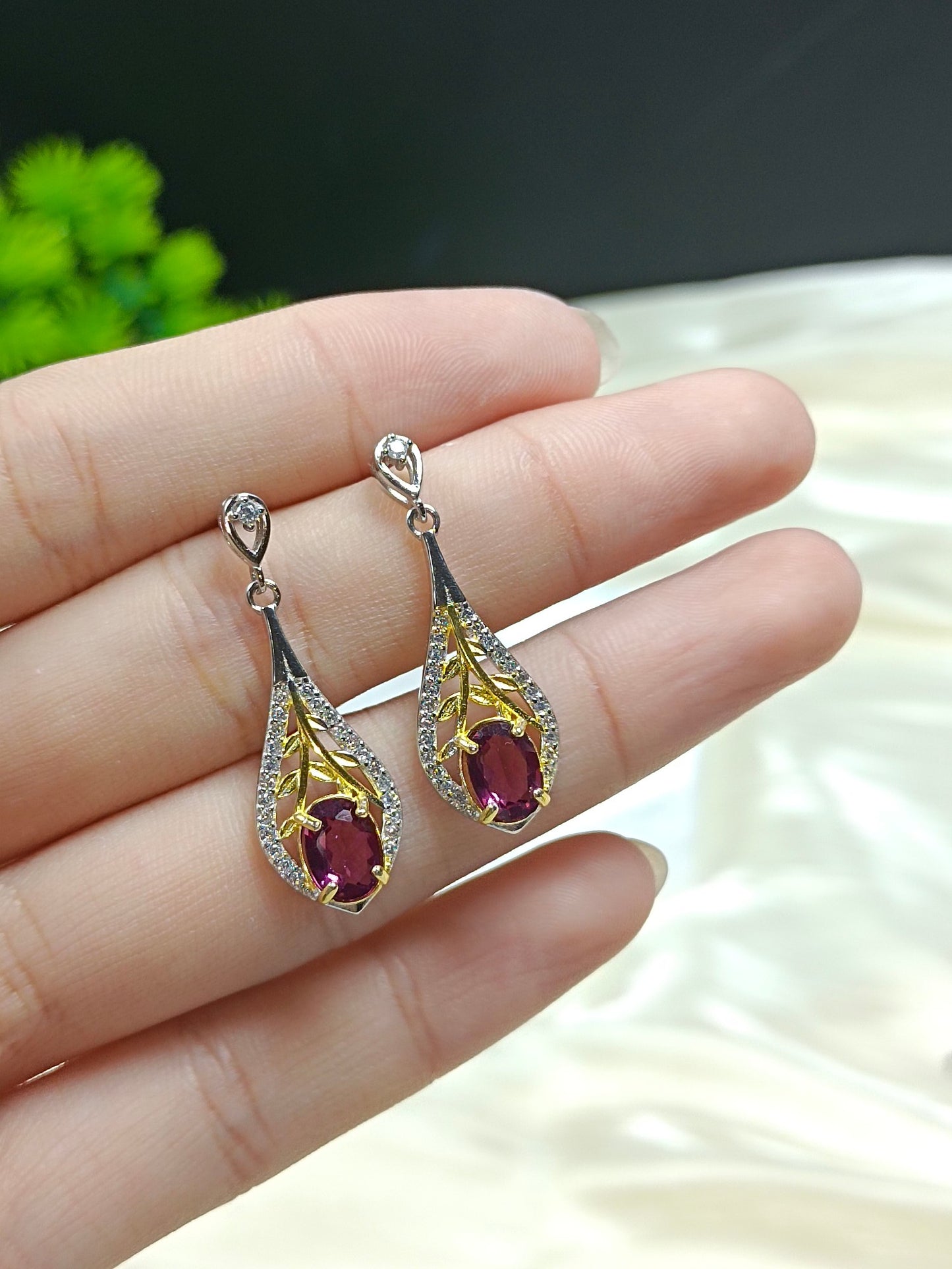 S925 Silver Embedded Garnet Earrings - Elegant Geometric Teardrop Jewelry