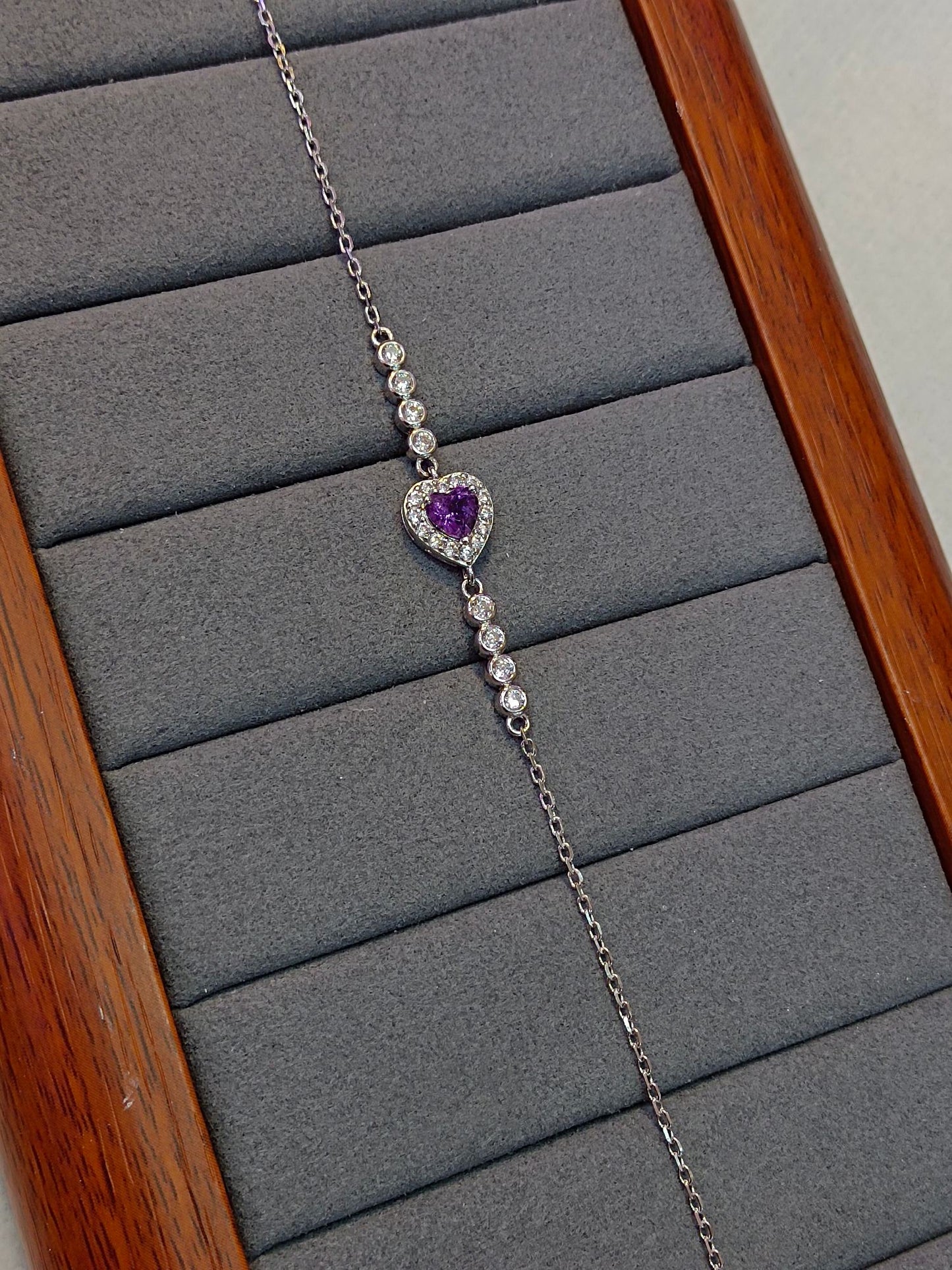 Elegant S925 Sterling Silver Heart-Shaped Amethyst Embedded Bracelet - Fashionable and Versatile High-End Jewelry