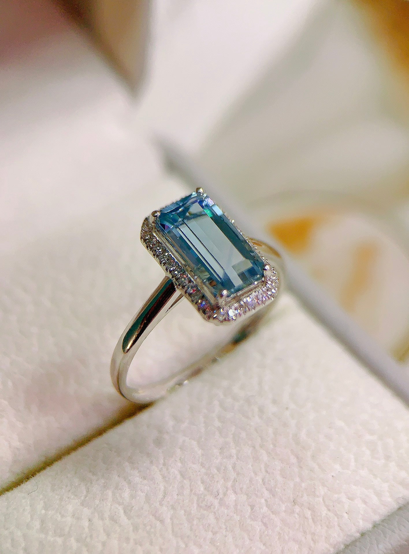 Elegant Aquamarine Ring - A Touch of Serenity in Jewelry