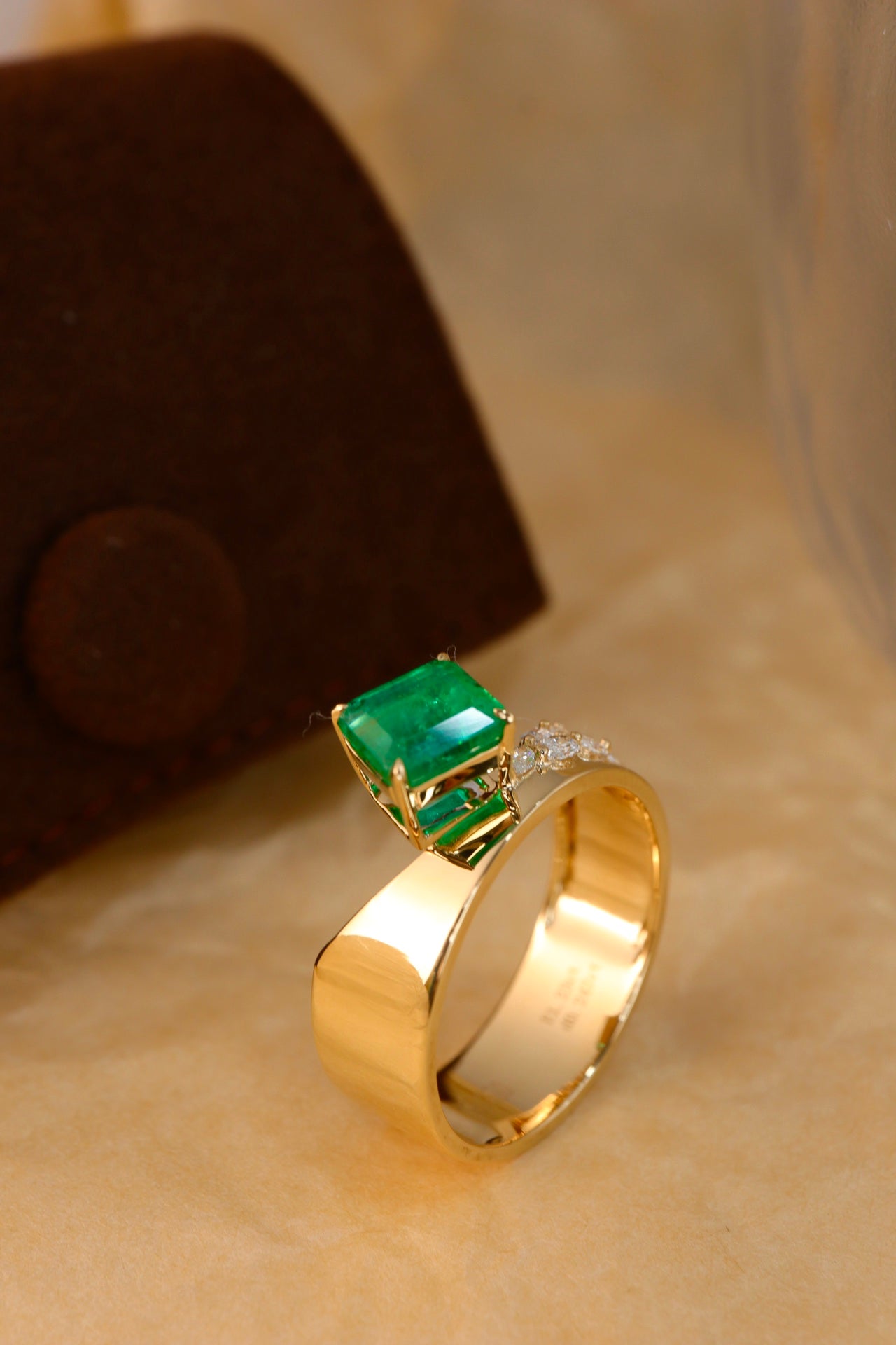 Panjshir Emerald Jewelry with Diamond Accent - A Sparkling Gem!