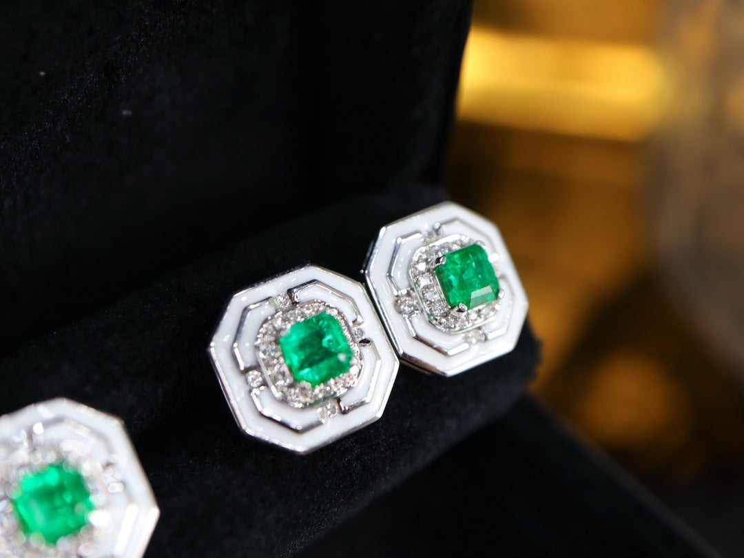 Panjshir Emerald Earrings - Elegant and Versatile Jewelry Piece