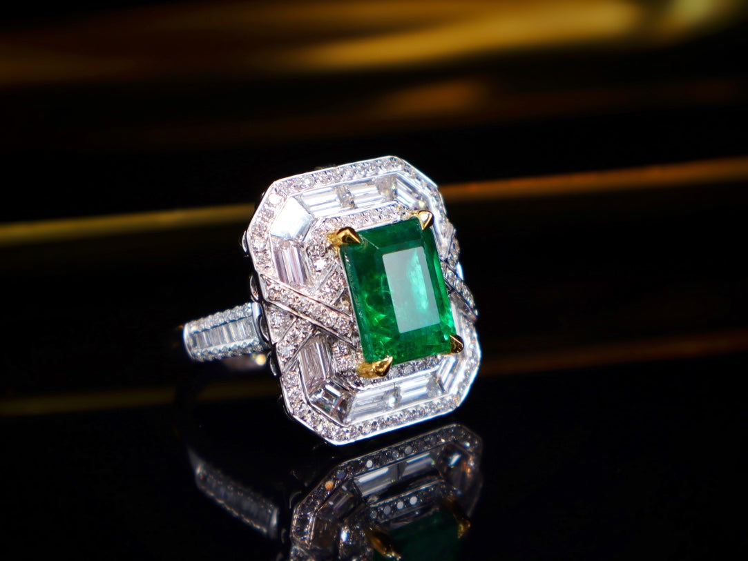 Emerald Two-Tone Jewelry: A Luxurious Choice