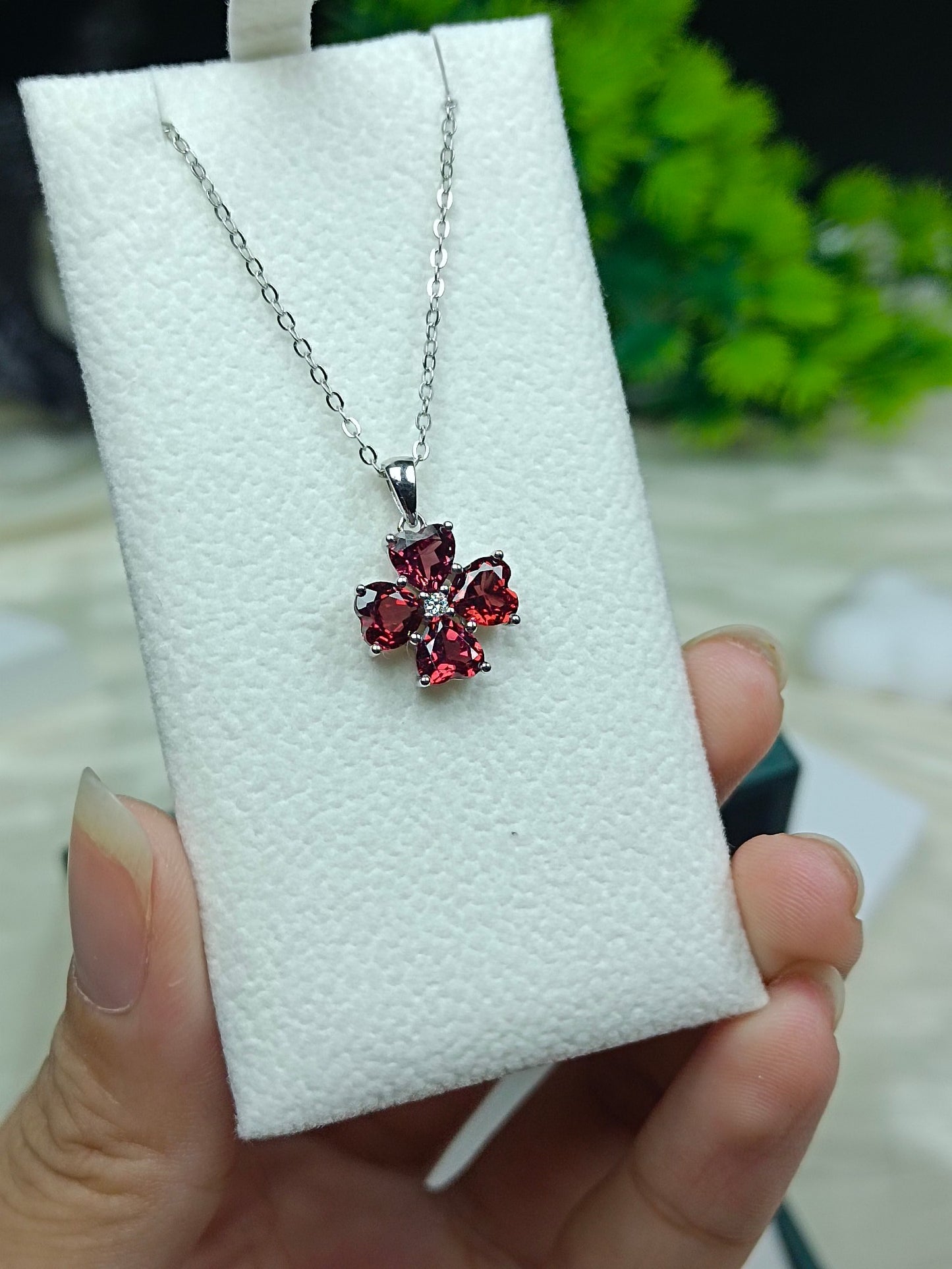 S925 Silver Fine Craftsmanship Garnet Four-Leaf Clover Jewelry Set