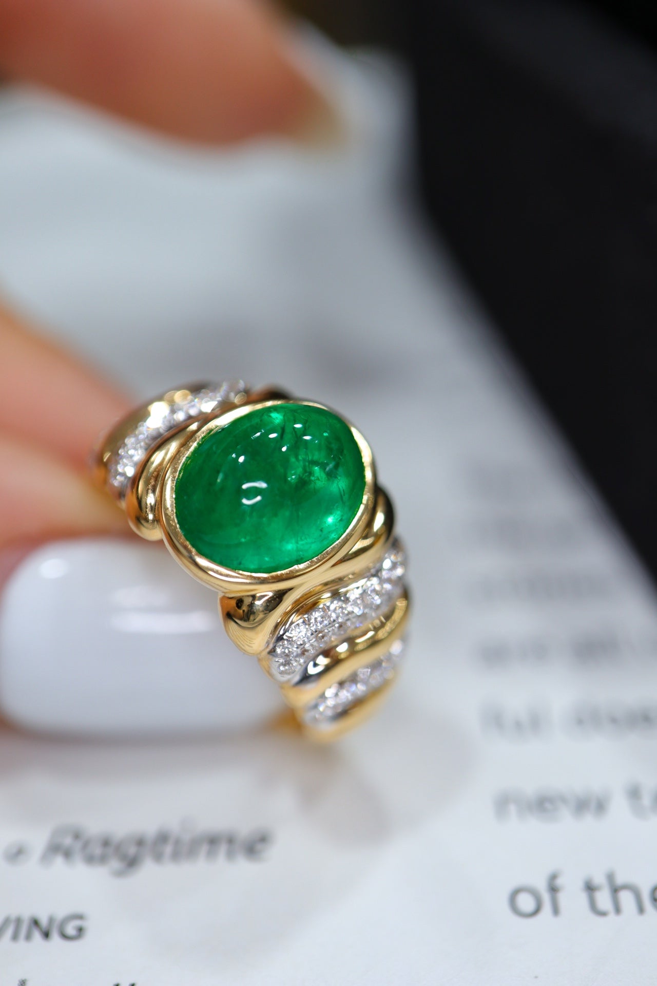 Trendy Vintage Emerald Ring - A Must-Have Jewelry Piece