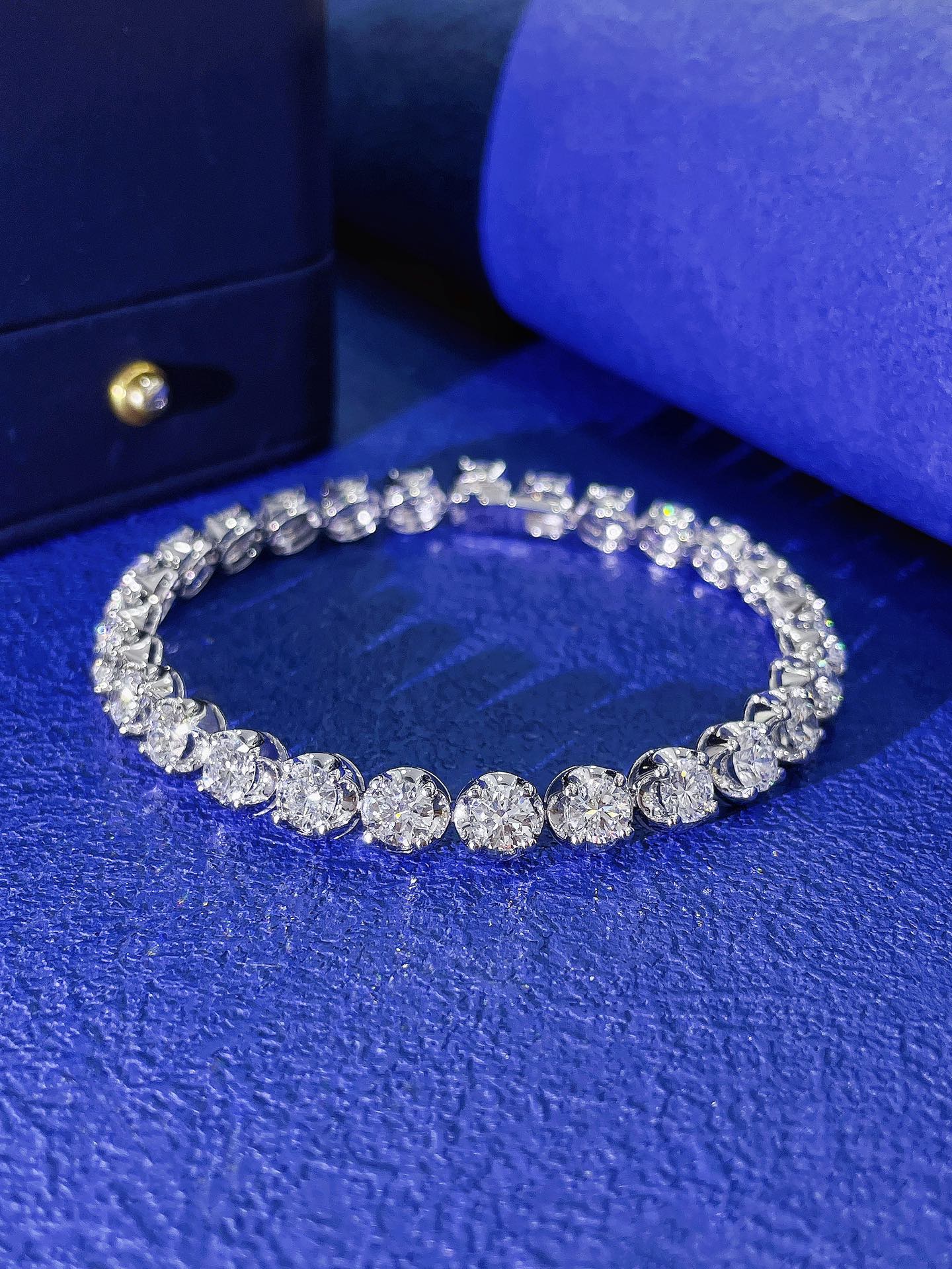 18K Cultured Diamond Four-Claw Fully Embedded Bracelet - Luxury Jewelry