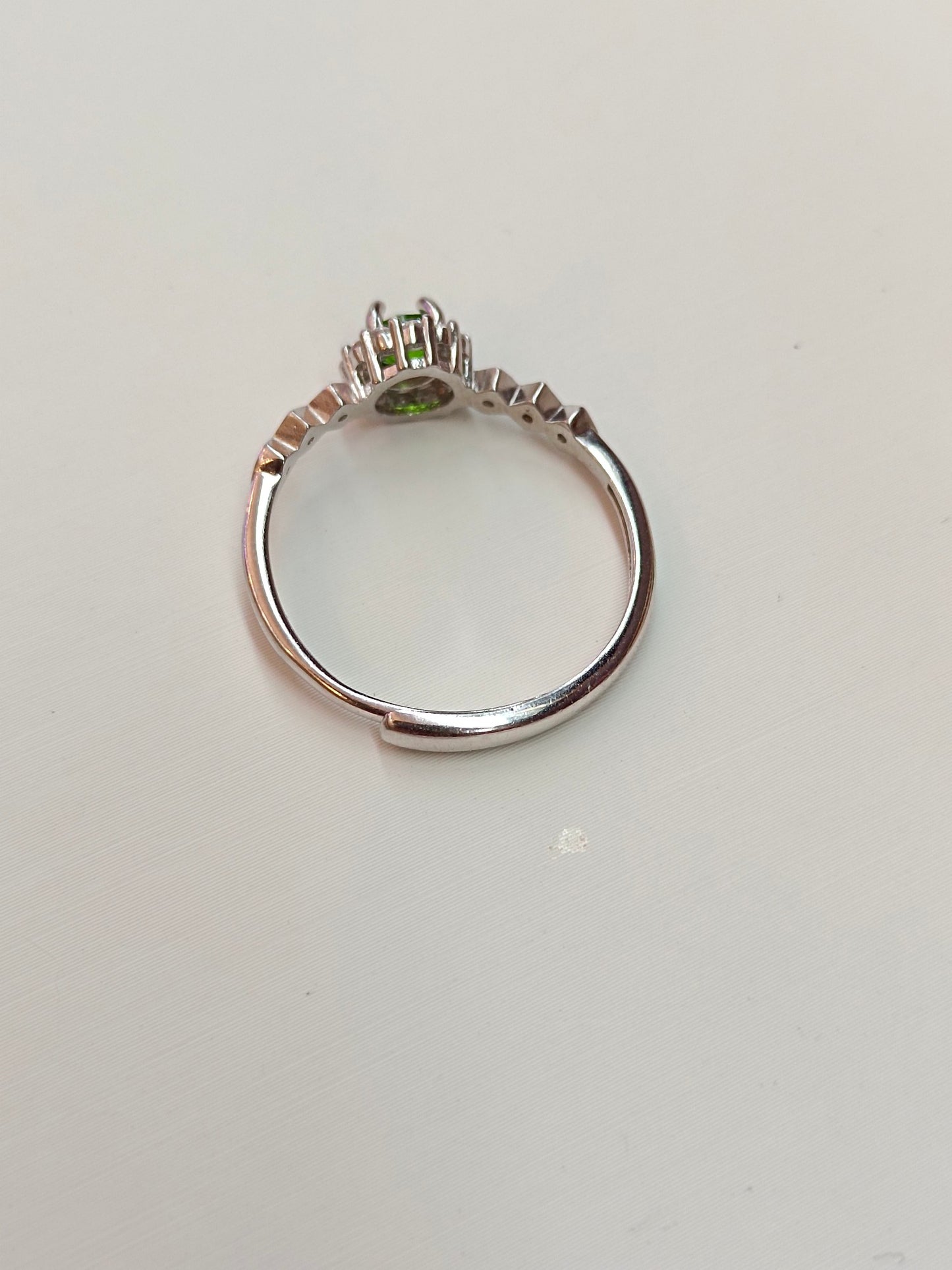 Elegant S925 Silver Embedded Diopside Ring - Jewelry for Every Occasion