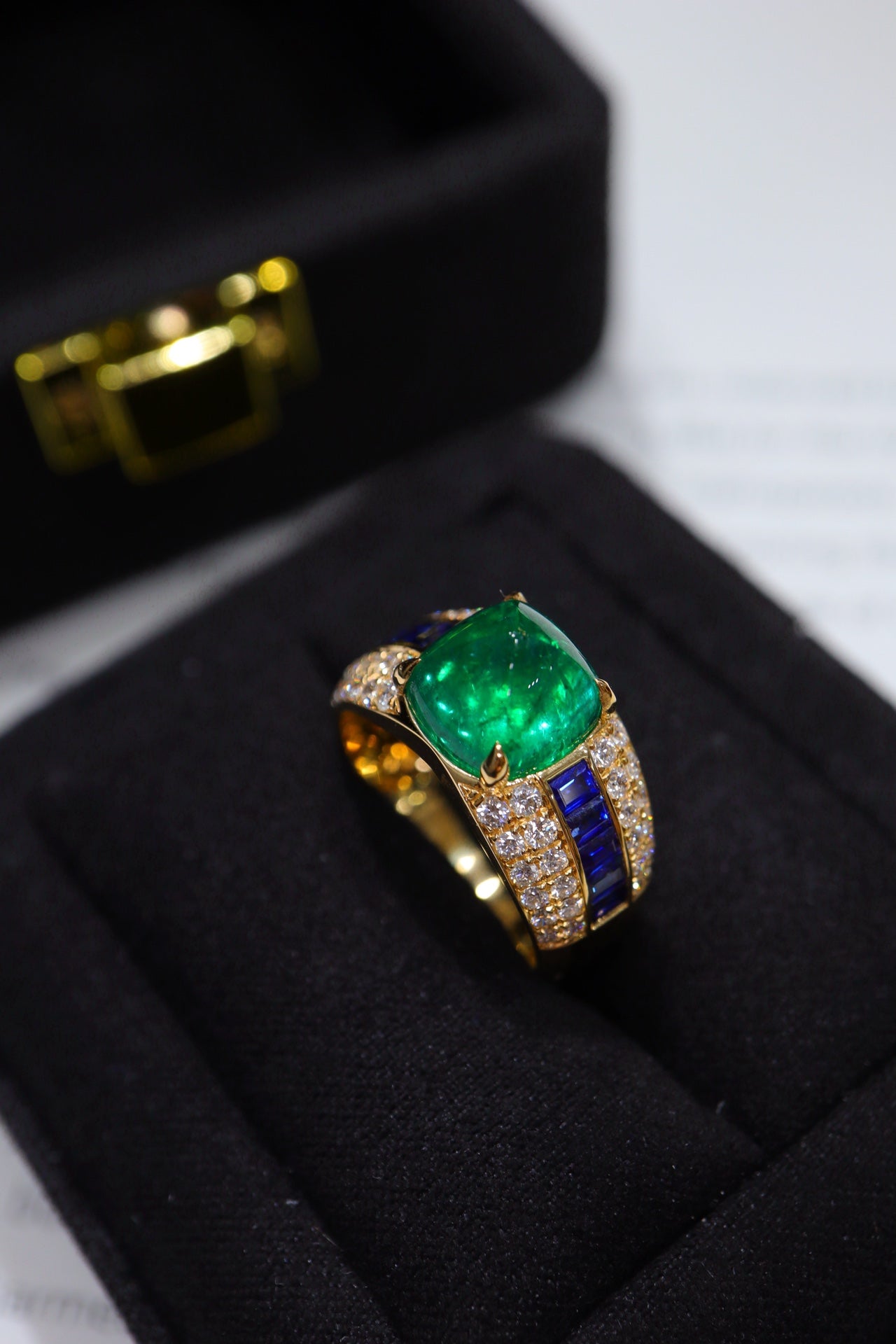 Artdeco Heavy Craftsmanship Zambian Sugarloaf Emerald 4.02ct Ring - Premium Jewelry