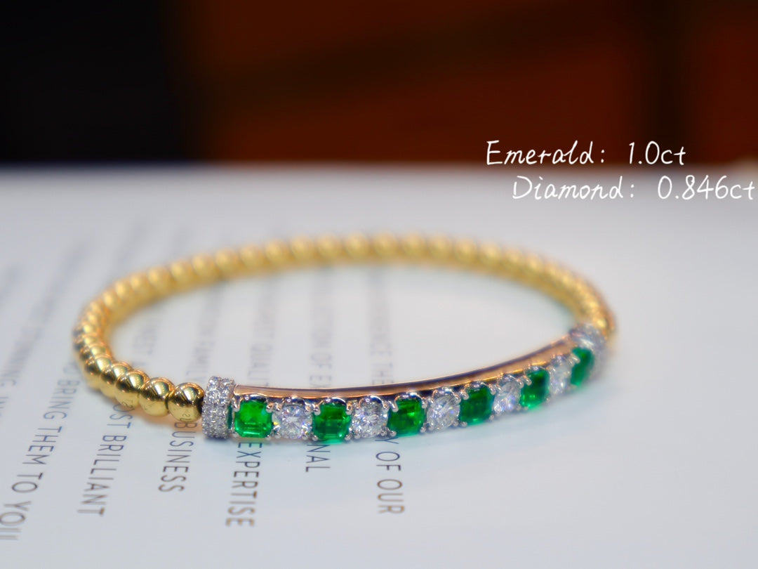 Stylish and Versatile: Imported Elastic Beaded Emerald Bracelet - Premium Jewelry