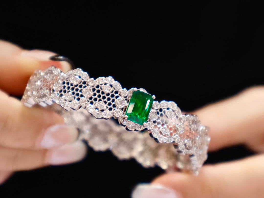 Exquisite Buccellati Emerald Bracelet - A Masterpiece of Jewelry