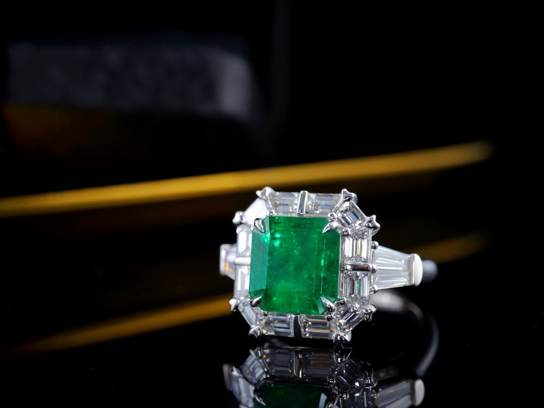 Emerald Ring - Luxurious Jewelry Piece with Intense Fire and Sparkle