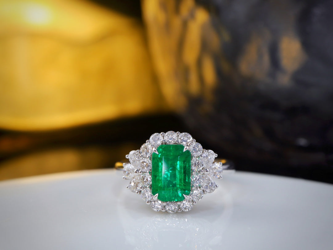 Emerald Ring - Vivid Green Glassy Luxury Jewelry