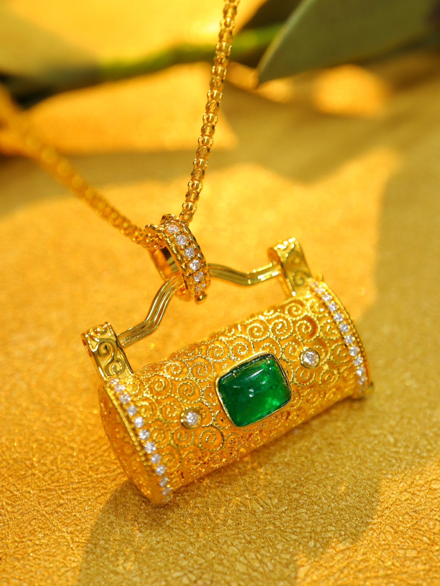 Charming Lucky Lock Pendant - Emerald Jewelry