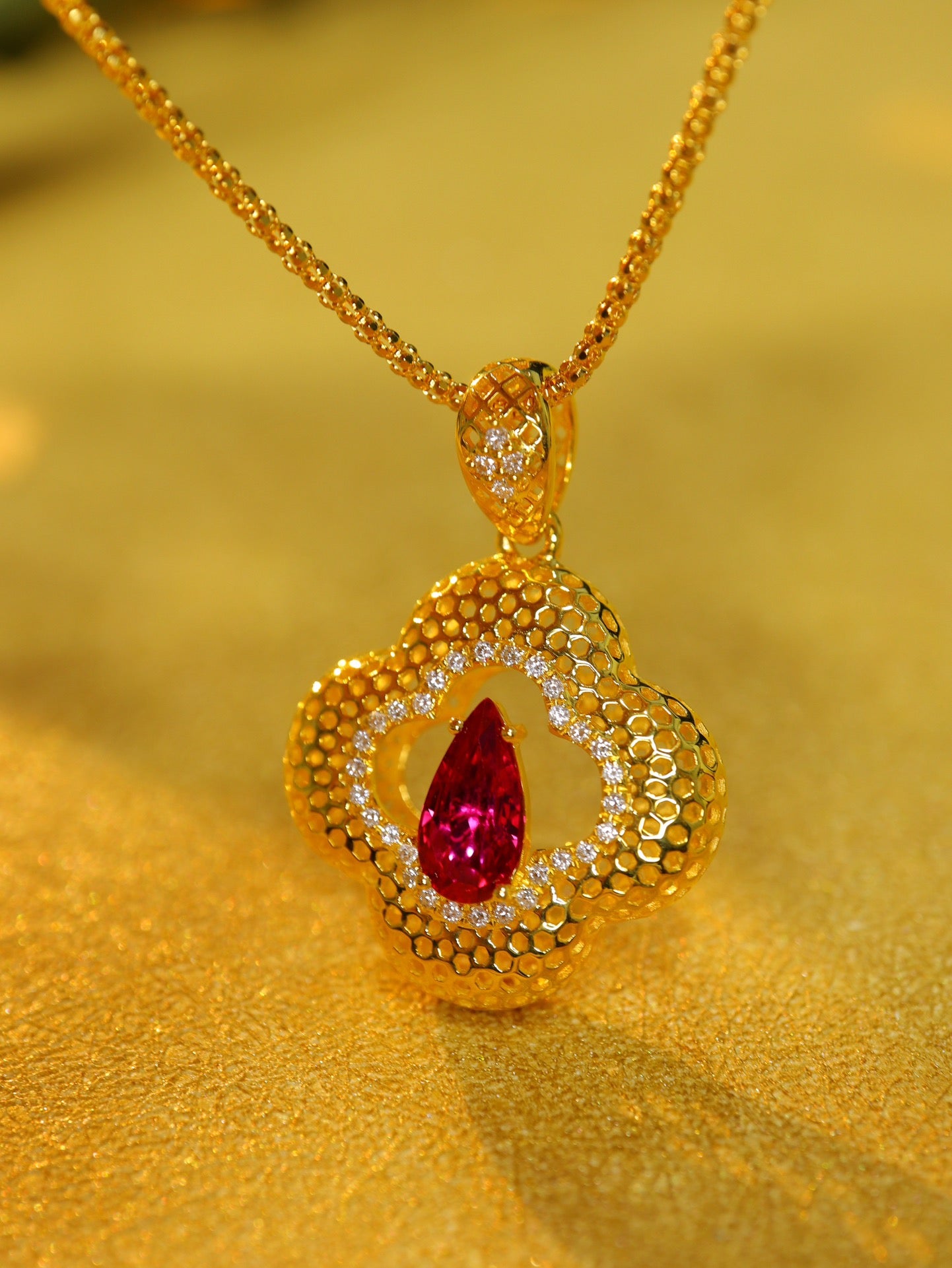 Ruby Pendant Jewelry: Ancient Gold Craftsmanship with Pigeon Blood Red Gemstone