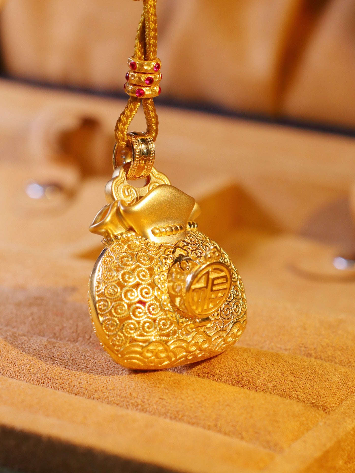 Luxurious Jewelry Collection: 18k Gold Embedded with Unburned Ruby Pendant