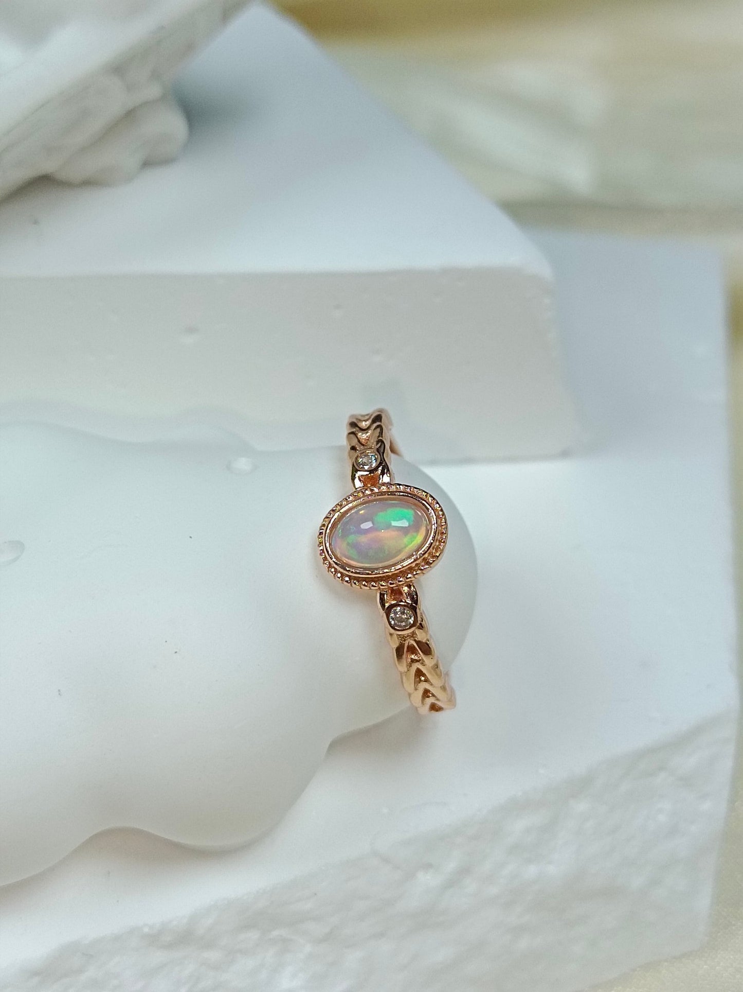 S925 Silver Embedded Opal Ring - Elegant and Versatile Jewelry