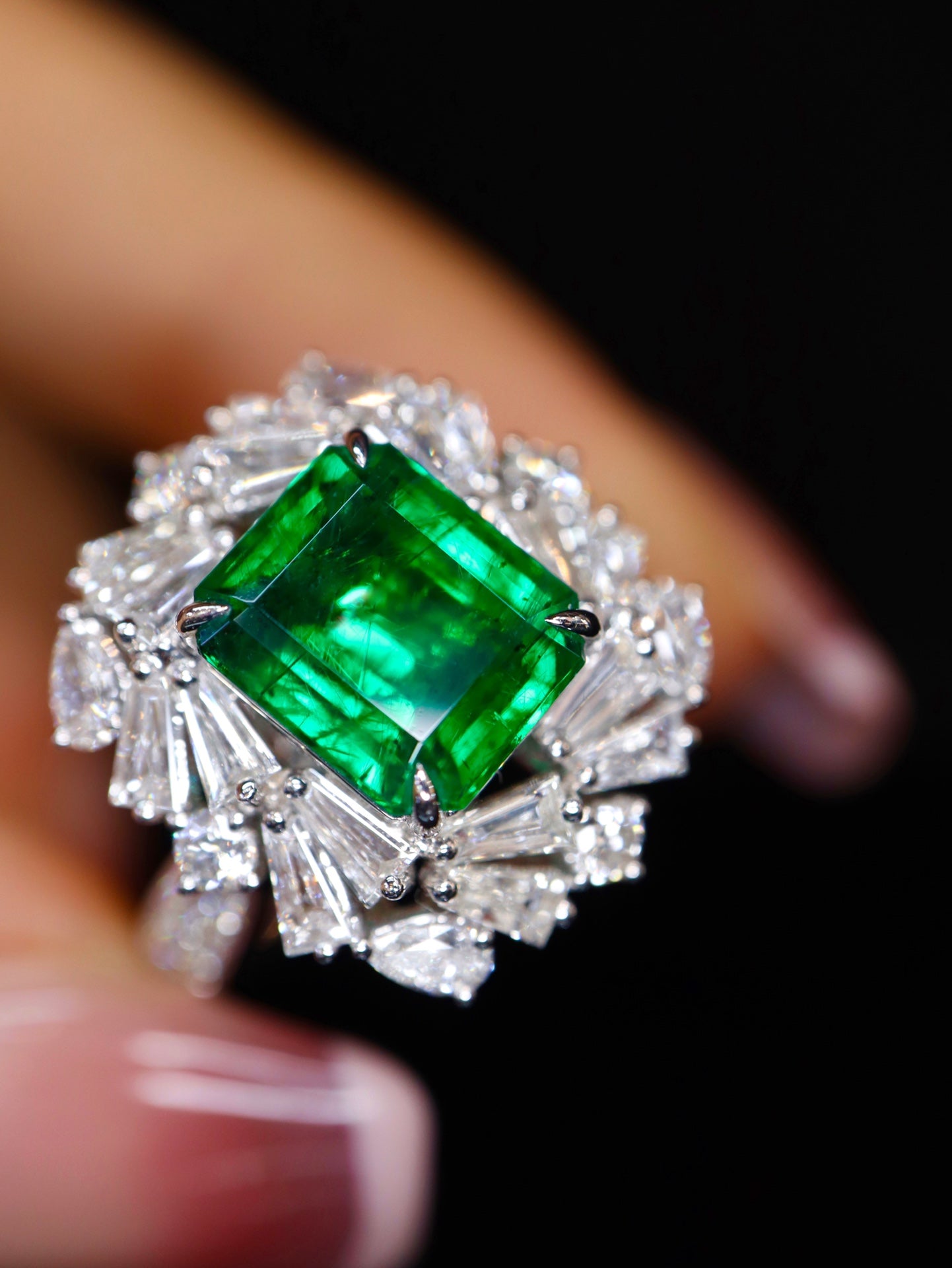 Emerald Ring - Warton Green 3.01ct luksus smykkestykke