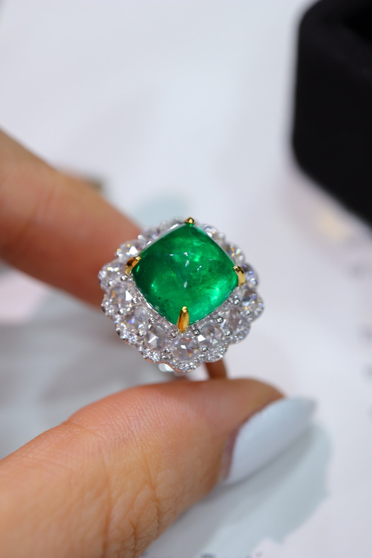 Emerald Sugarloaf Ring & Pendant Jewelry - A Luxurious Double Delight