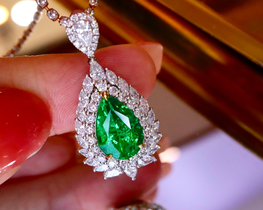 Stunning Natural Emerald Teardrop Pendant Jewelry