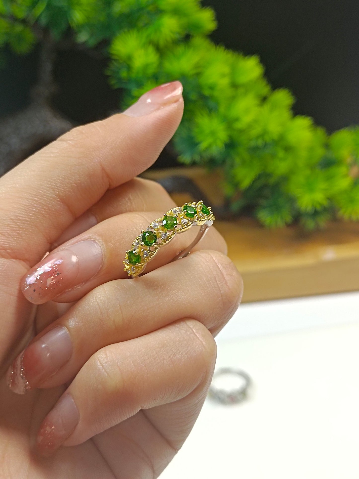 S925 Embedded Diopside Row Ring - Elegant and Fashionable Jewelry