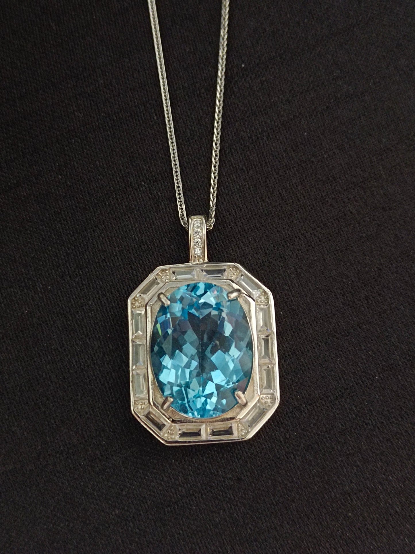 Exquisite Natural Topaz Luxury Pendant - A Jewelry Must-Have