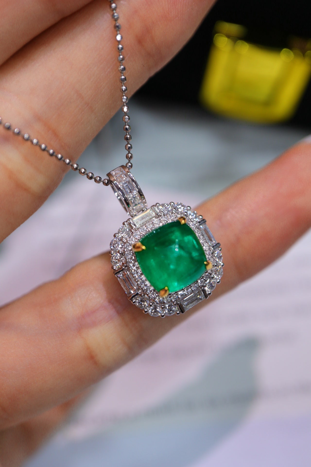 Sugarloaf Emerald Pendant: A Luxurious Jewelry Piece