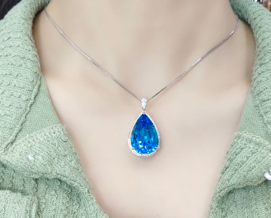 Exquisite Swiss Blue Topaz Pendant in 18K Gold with Diamonds - A Jewelry Must-Have