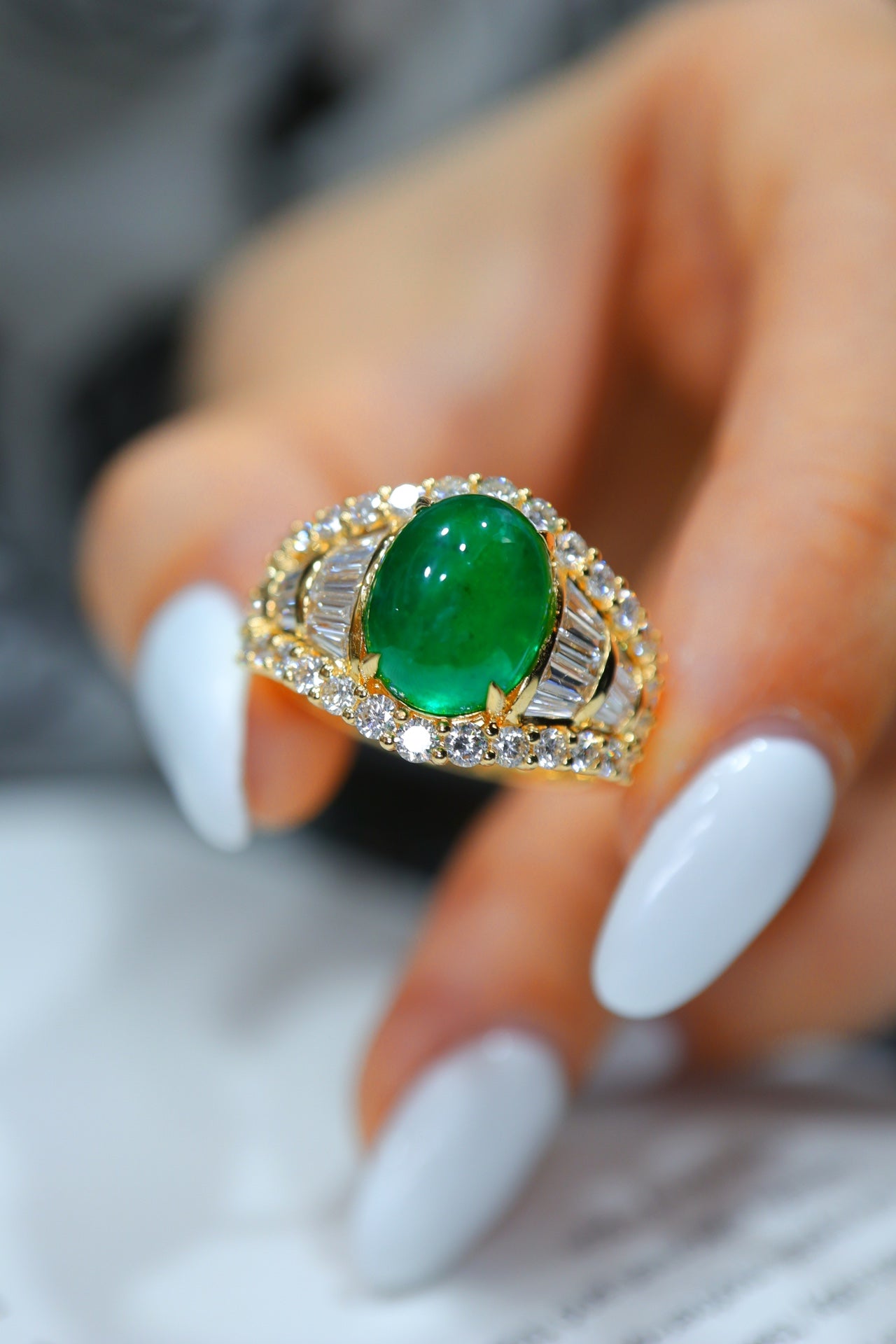 Trendy Vintage Emerald Ring - A Must-Have Jewelry Piece