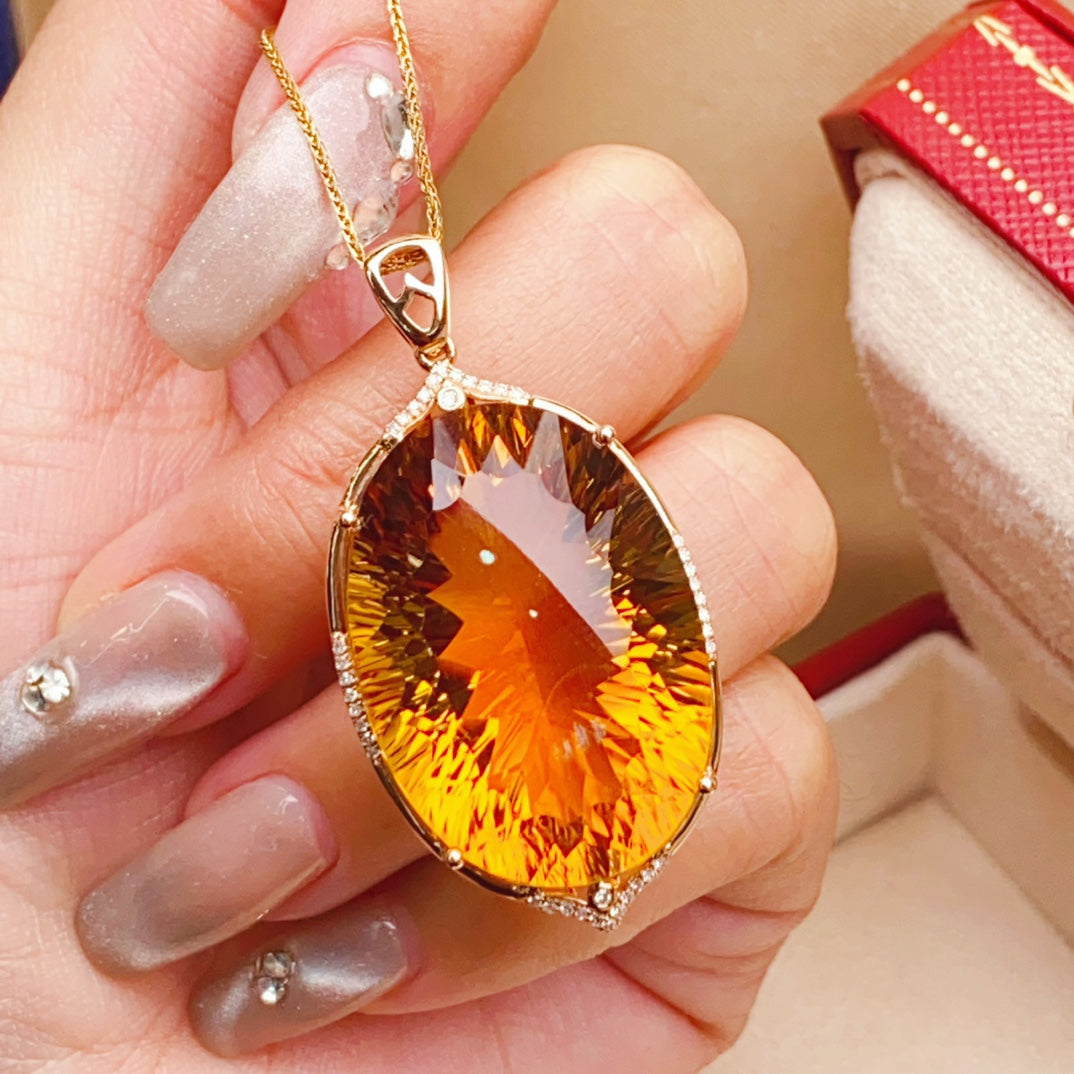 Charme rayonnant semblable à un soleil : bijoux pendentif en citrine jaune incrustés d'or 18 carats