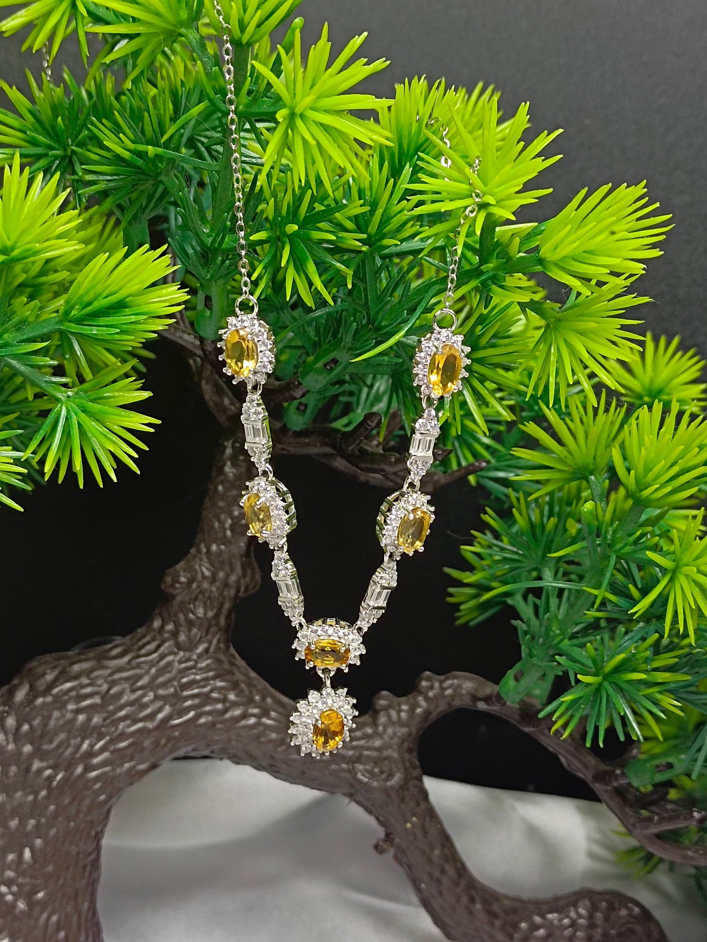 Luxurious S925 Silver Embedded Yellow Crystal Jewelry Necklace