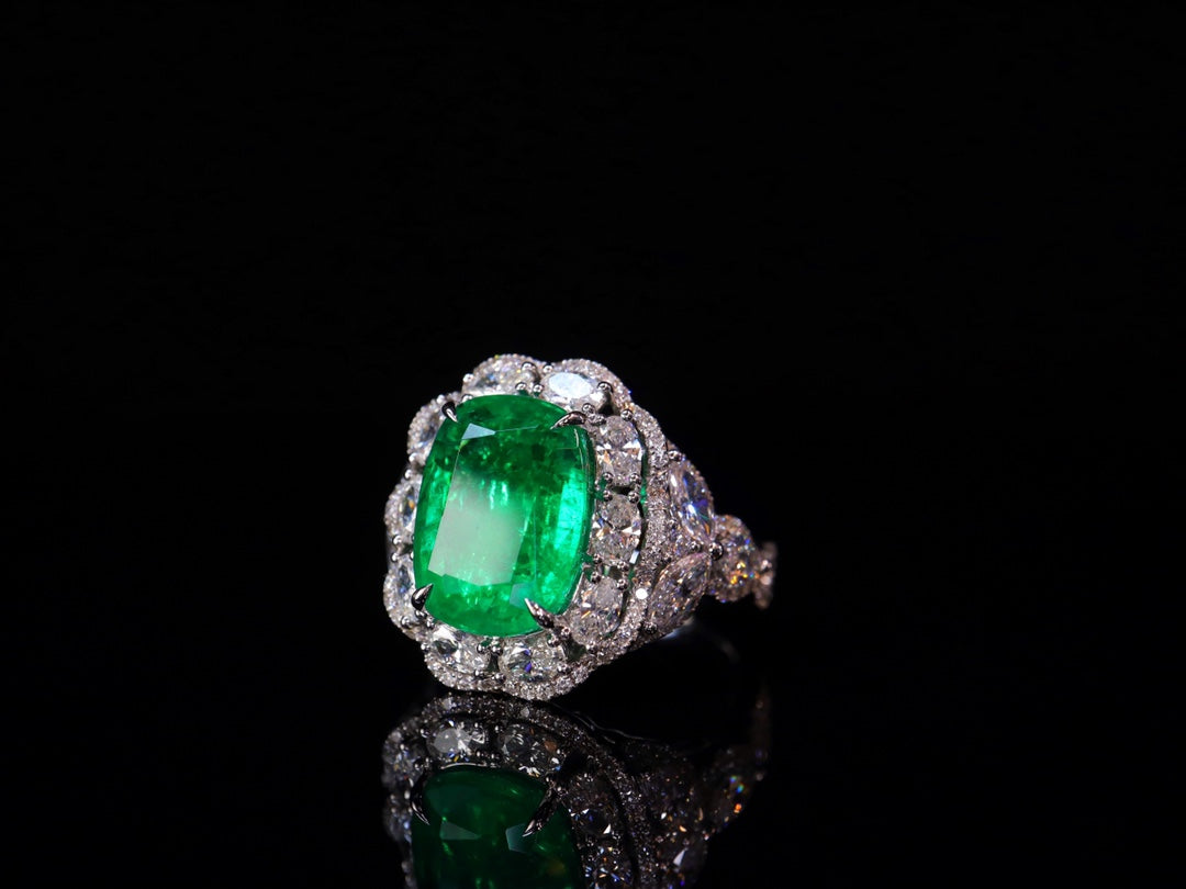 Emerald Ring - High-End Luxury Jewelry Piece