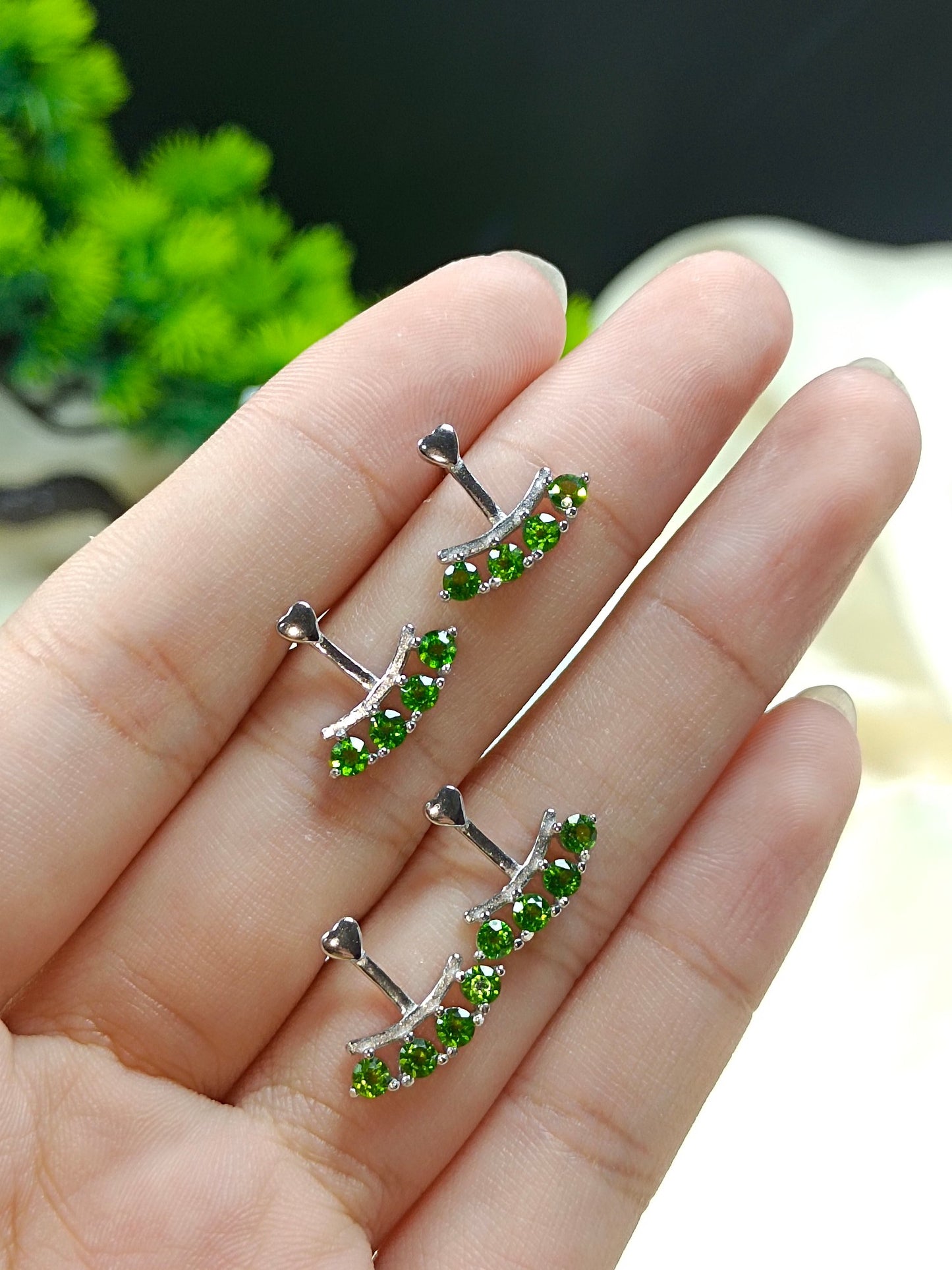 S925 Silver Embedded Diopside Earrings - New Minimalist Style for Versatile Wear