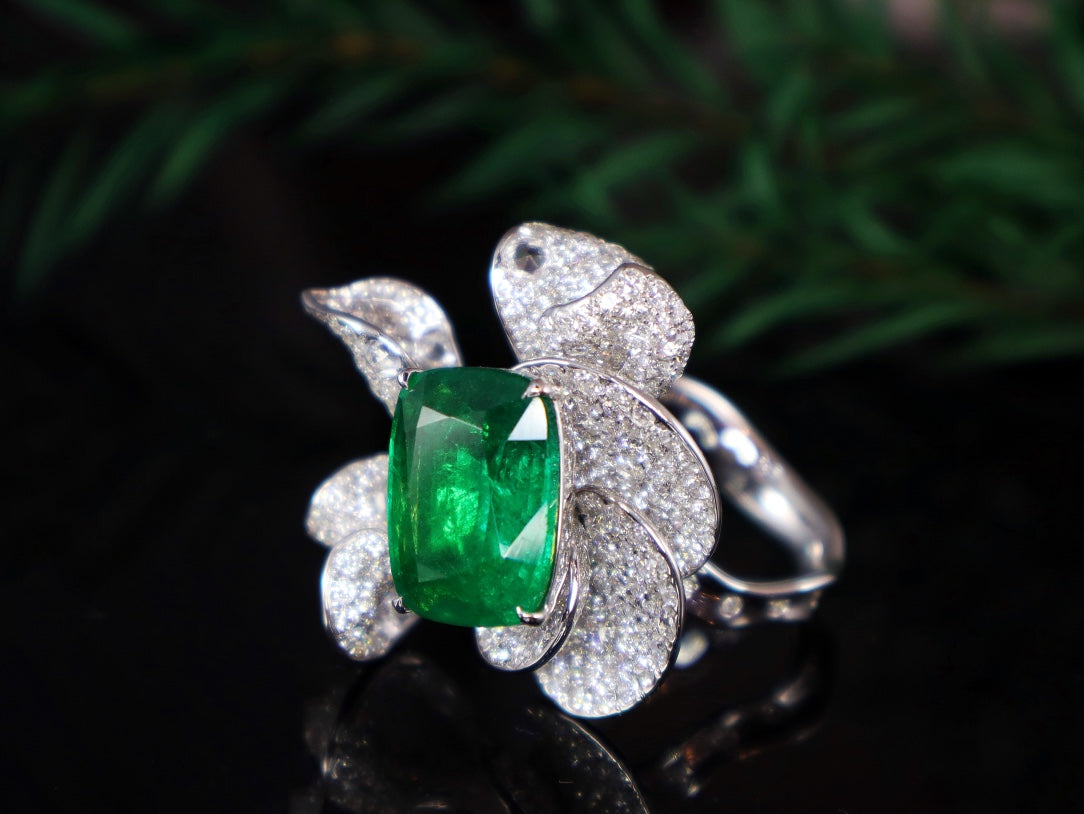 Emerald Green Jewelry: Custom-Made Ring/Pendant with Diamond-Encrusted Flower Design