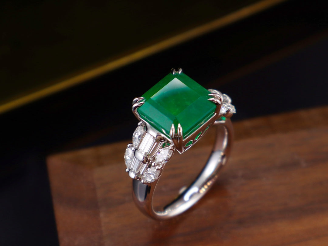 Emerald Ring - Vivid Green Classic Jewelry Piece