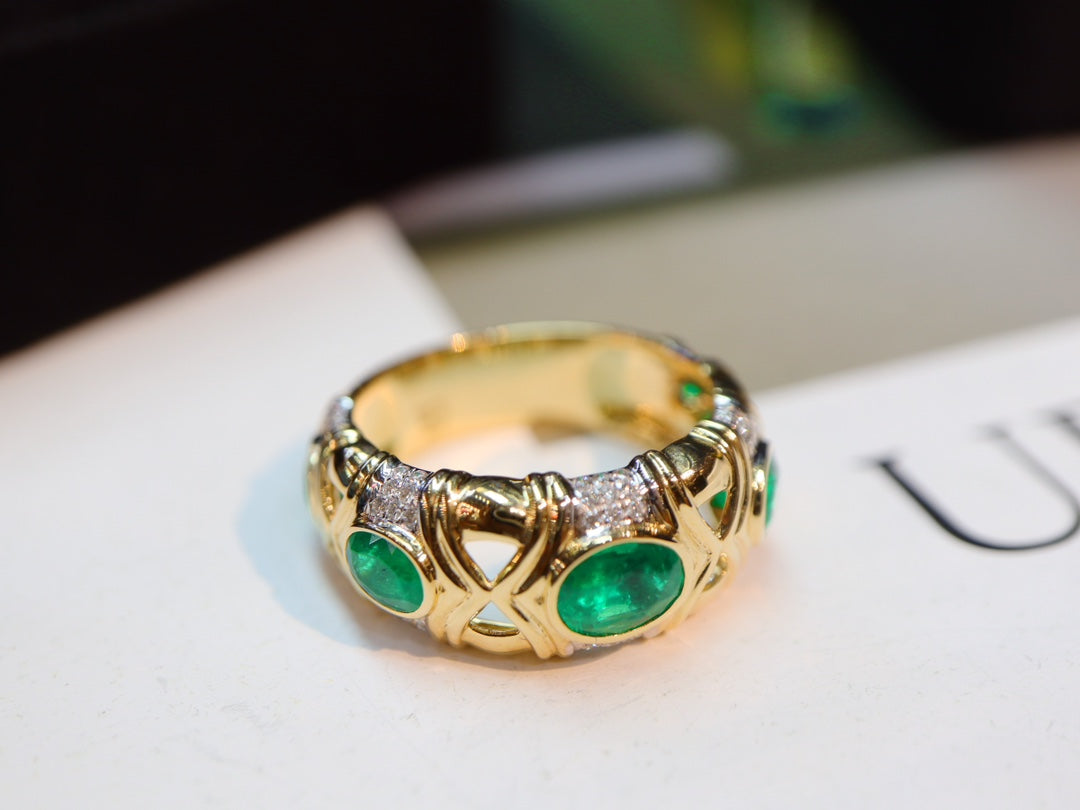 Vintage-Inspired Emerald Stackable Ring with Guild Certificate