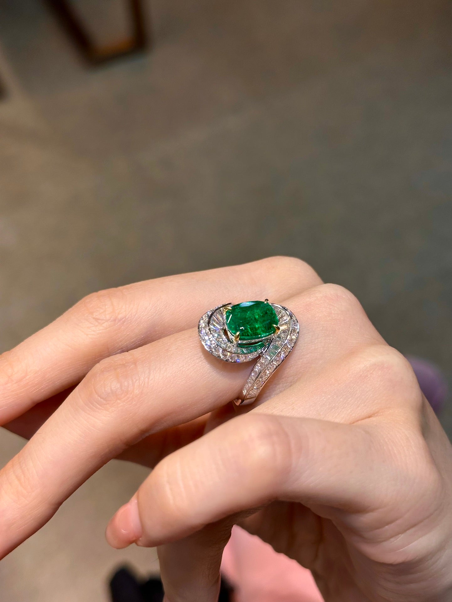 Luxurious Jewelry Piece: 2.115 Carat Diamond and 3.95 Carat Vivid Green Emerald Marvel