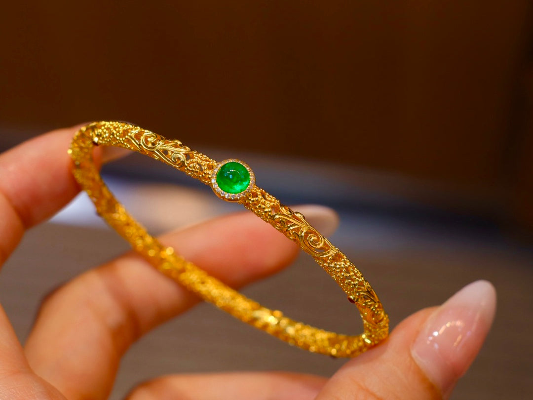 Emerald Green Bracelet with Ancient Gold Craftsmanship - A Jewelry Treasure