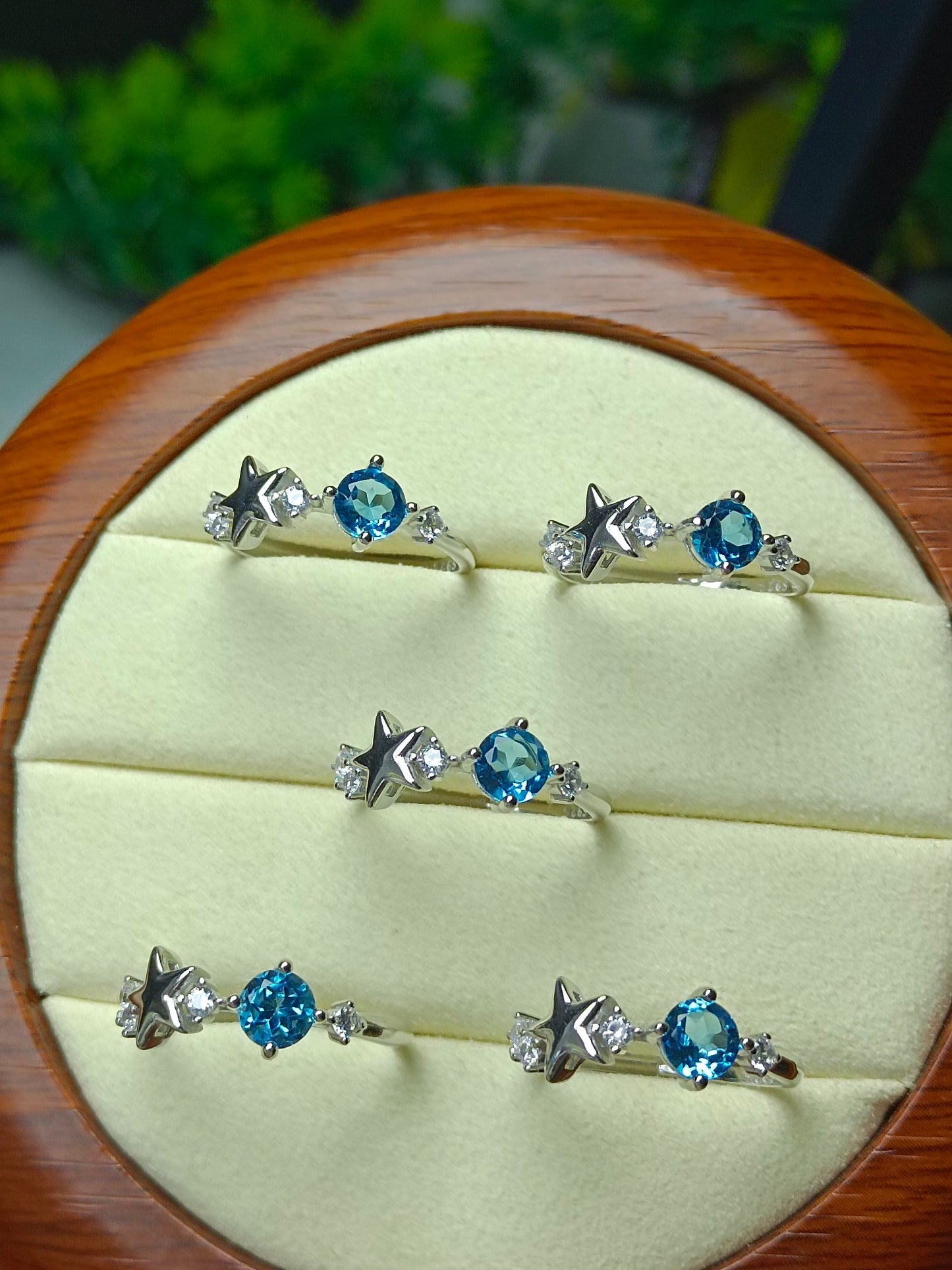 Stunning Natural Topaz Star Ring - Exquisite Jewelry for Every Occasion