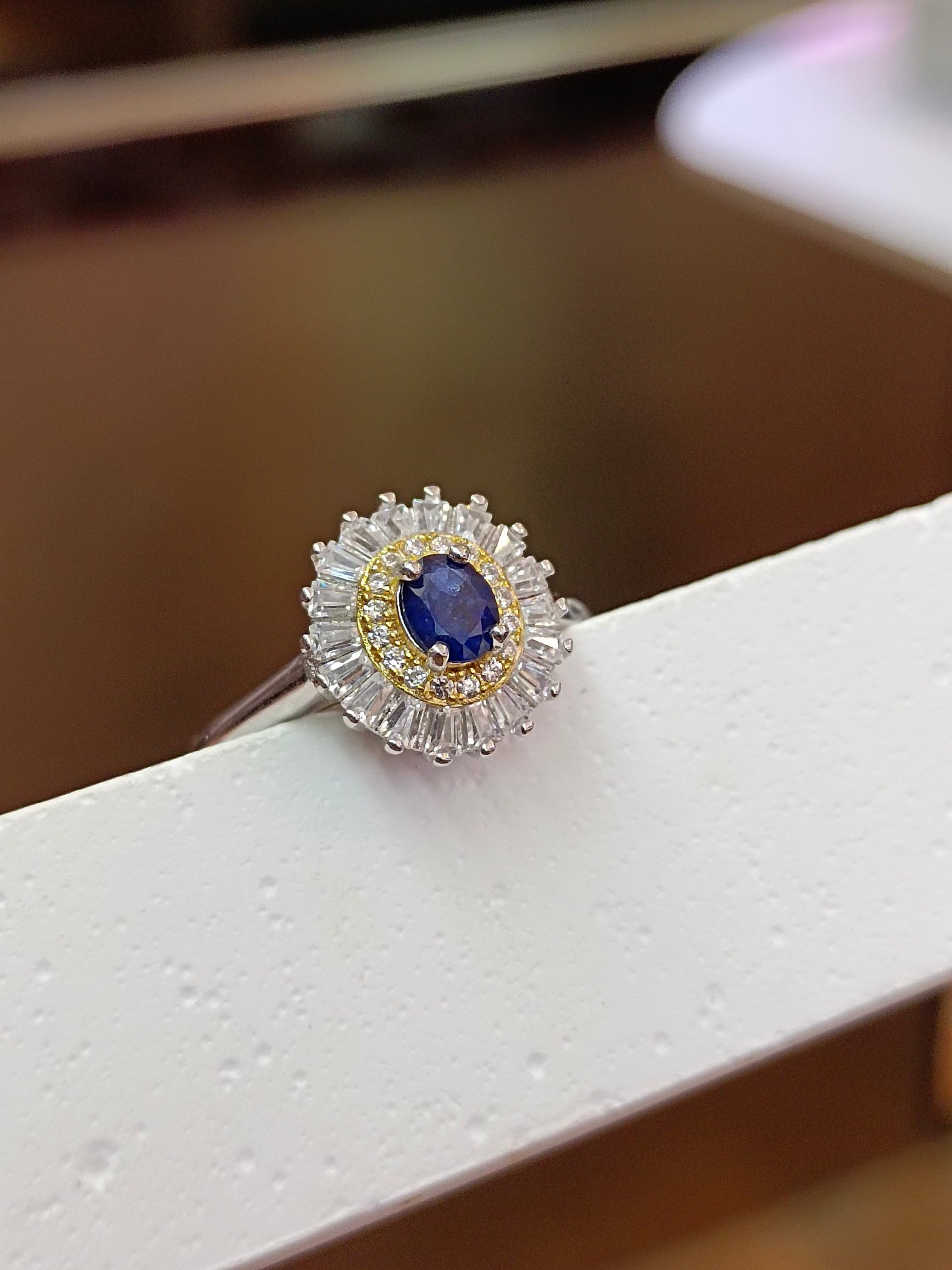 Anello con zaffiro incorporato in argento S925 - Gioiello elegante