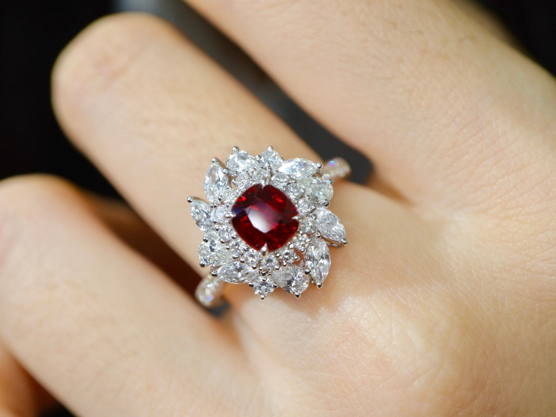 Anillo de rubí rojo sangre de paloma - pieza de joyería de lujo