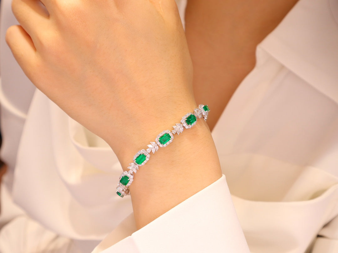 Luxurious Wrist Wealth: Micro-Oil & Vivid Verdant Emerald Bracelet Jewelry