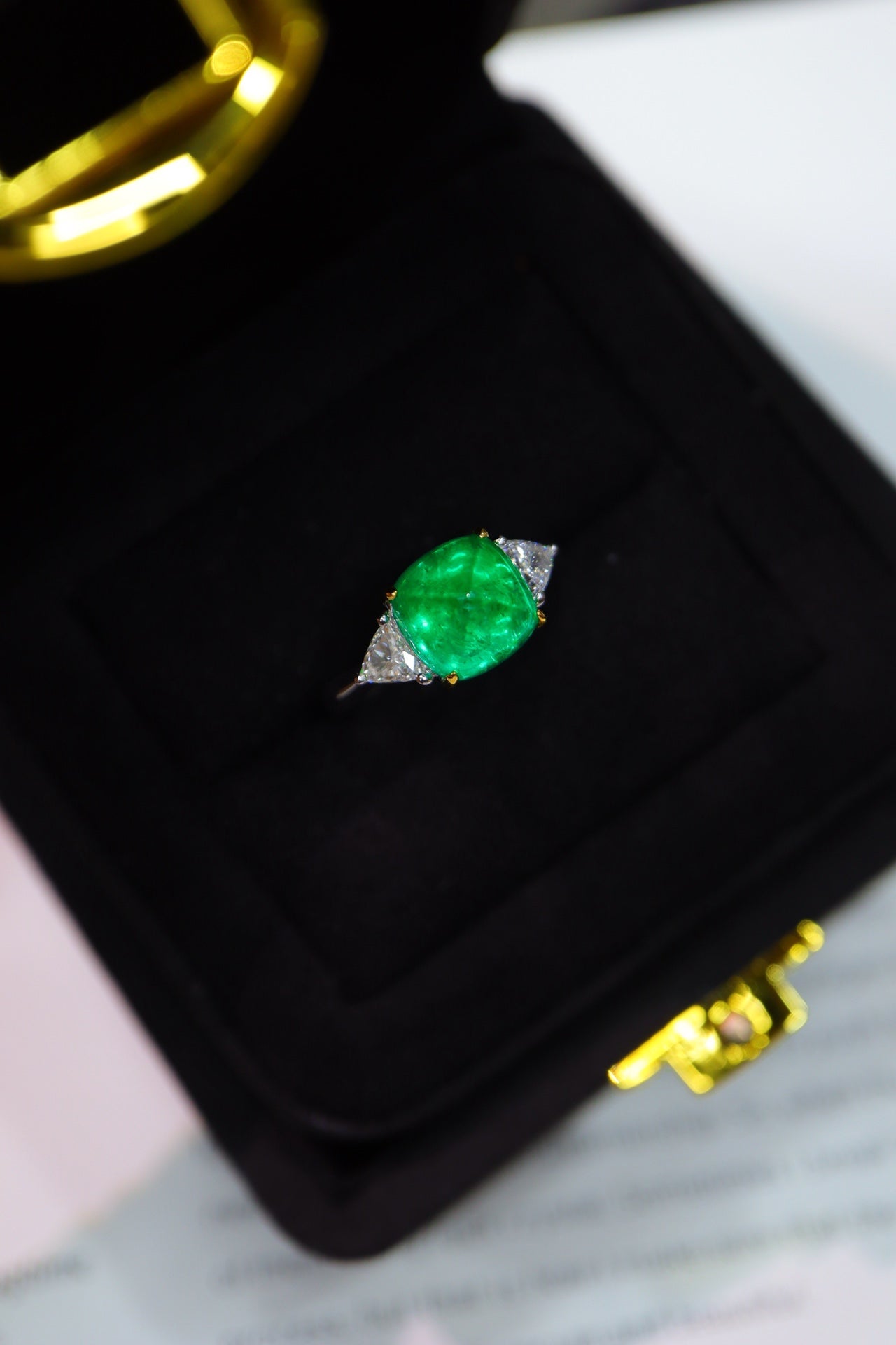 Emerald Sugarloaf Ring - Minimalist Three-Stone Jewelry Marvel