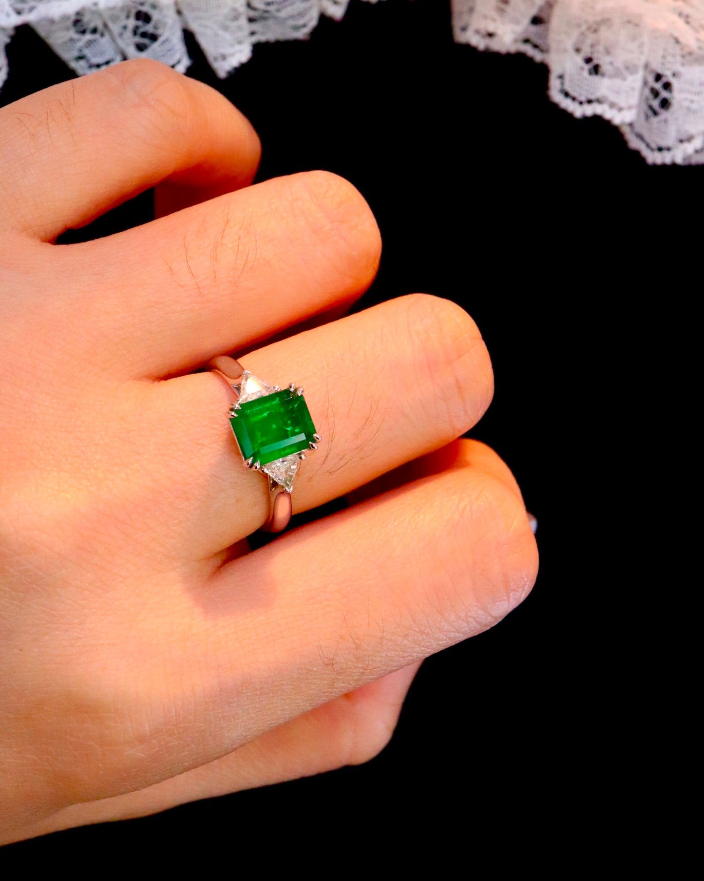 High-Quality Minimalist Three-Stone Emerald Ring - Collector's Edition Jewelry