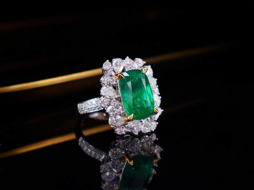 Emerald Ring Splendor: 4.16ct Grand Emerald Jewelry