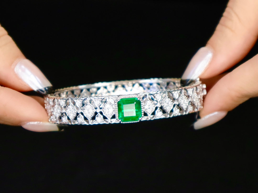 Luxurious Emerald Heavy Craftsmanship Bracelet - 4.17ct