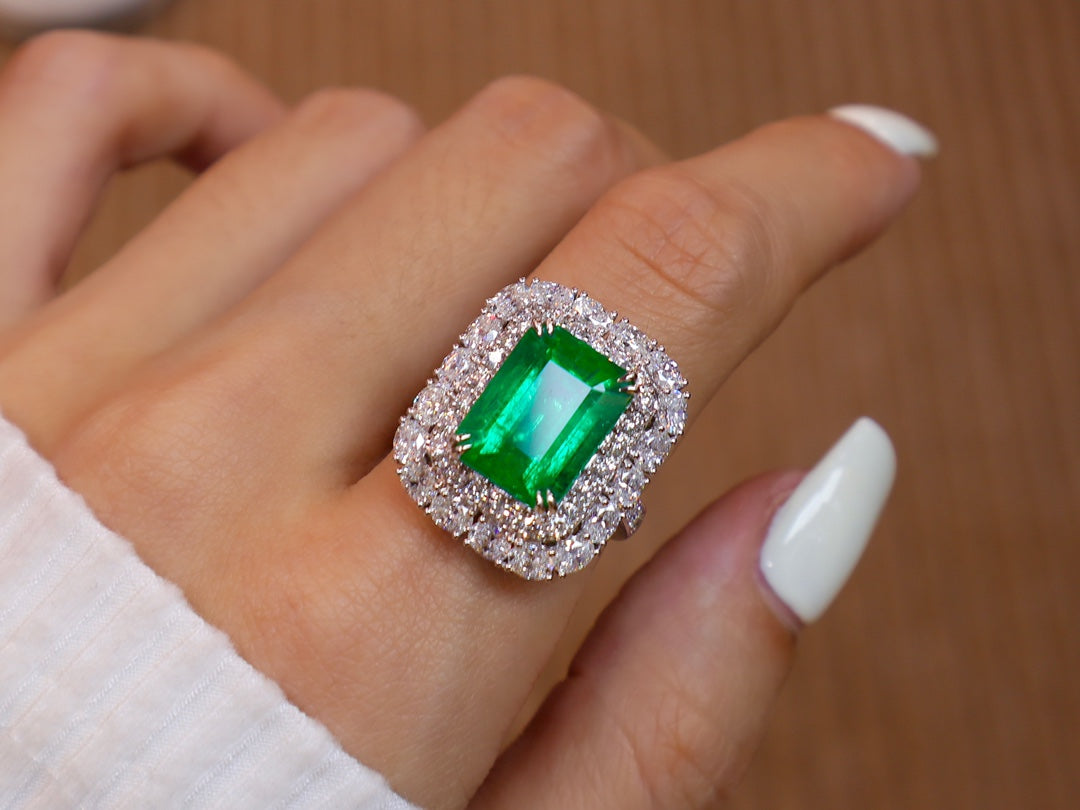 Emerald Ring - Luxurious Jewelry Piece with GIA Certificate