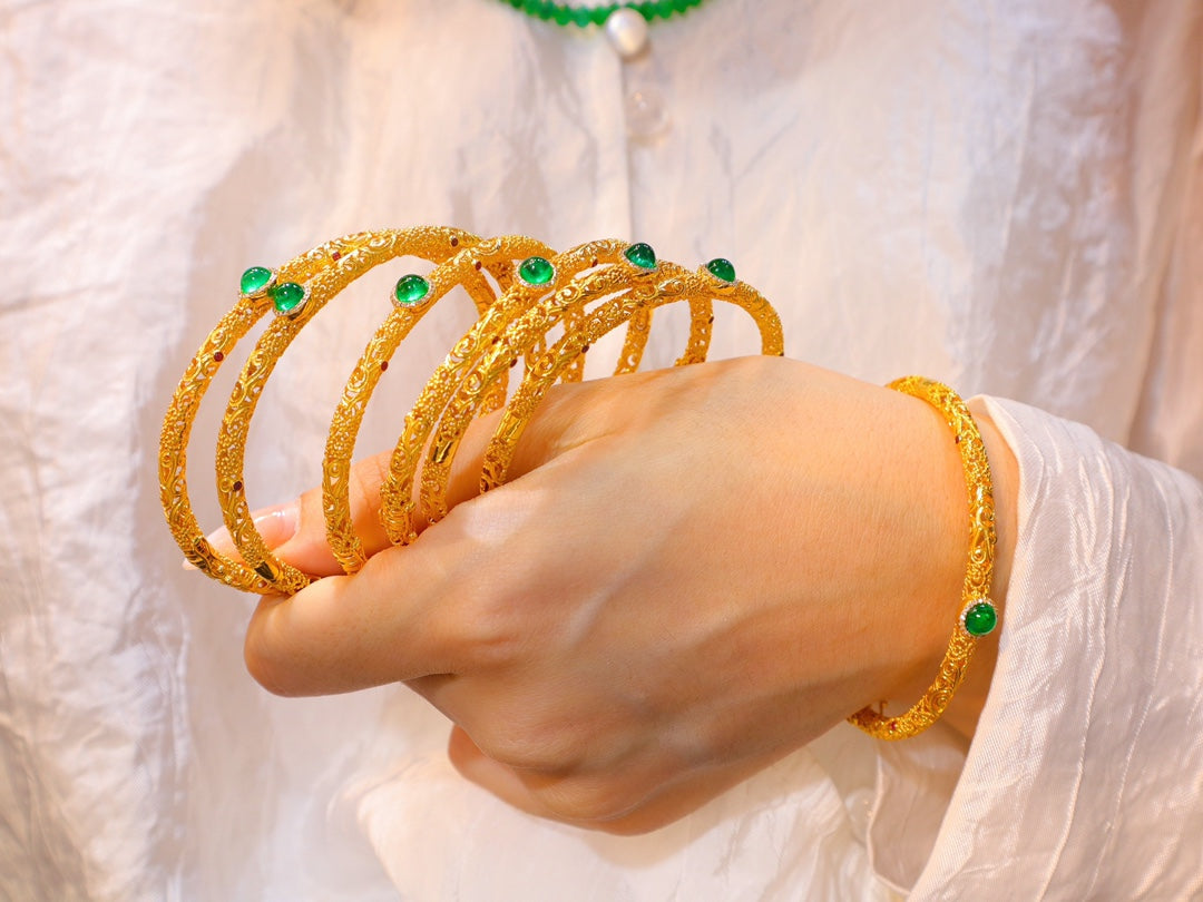 Exquisite Emerald Bracelet: A Timeless Jewelry Favorite