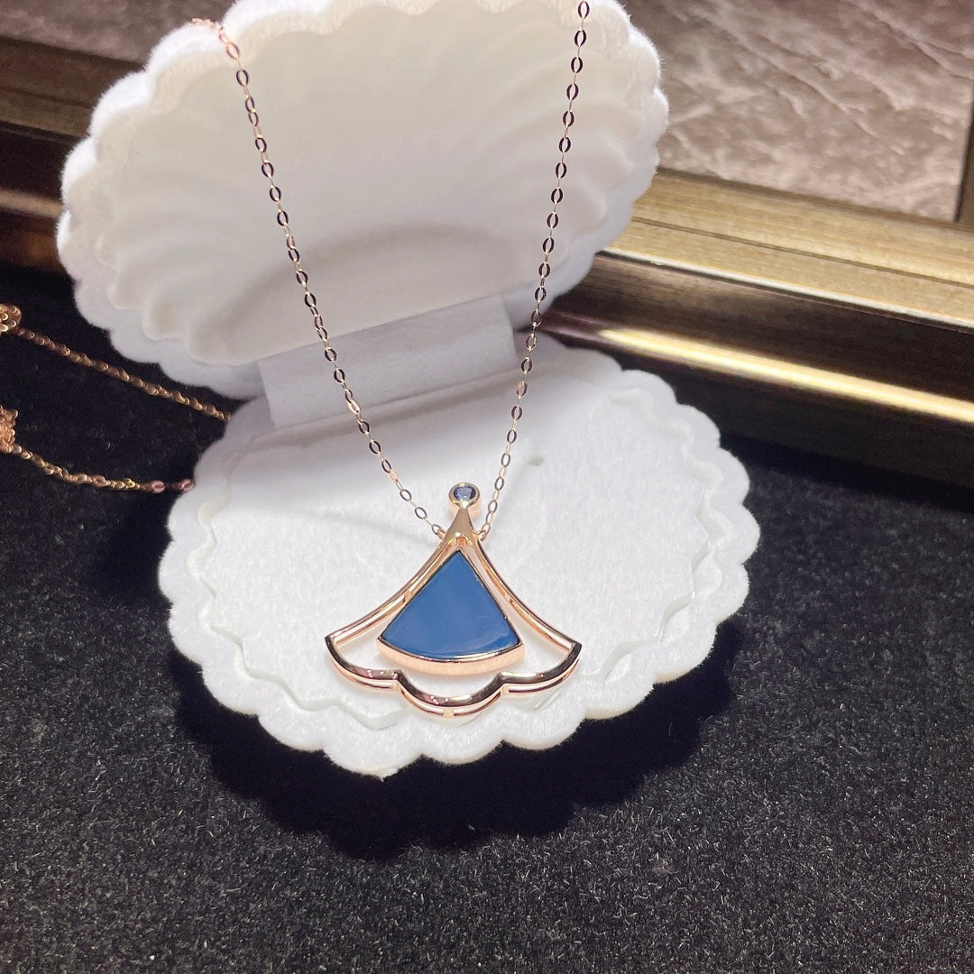 Exclusivo de joyería: colgante de ámbar azul dominicano incrustado en oro de 18 quilates