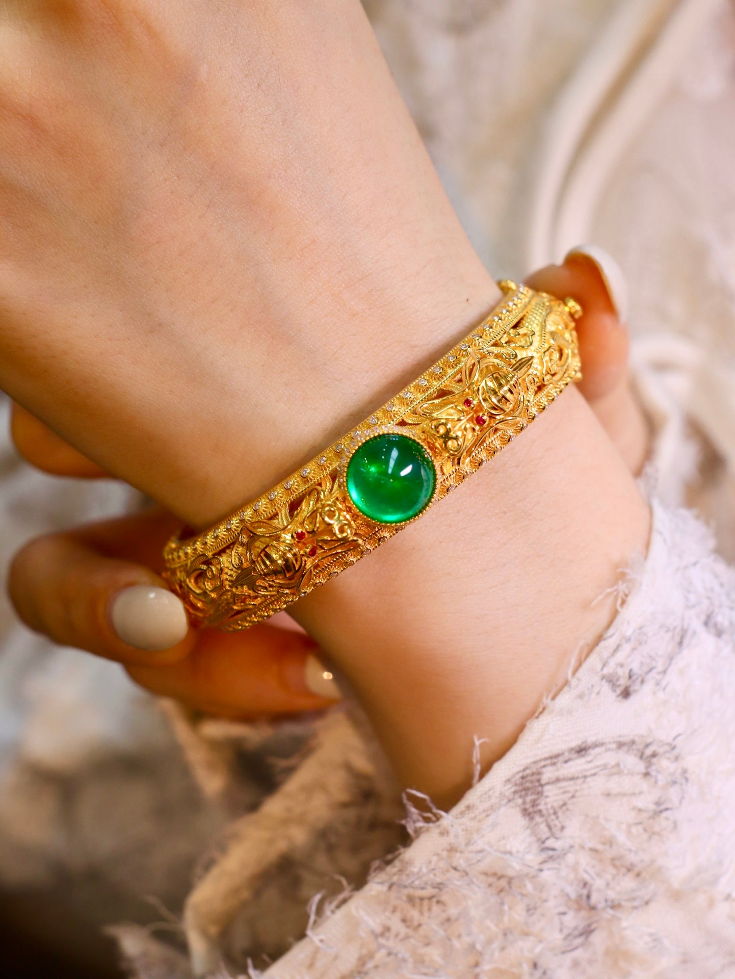 Dragon-Inspired Emerald Filigree Bracelet - Luxury Jewelry