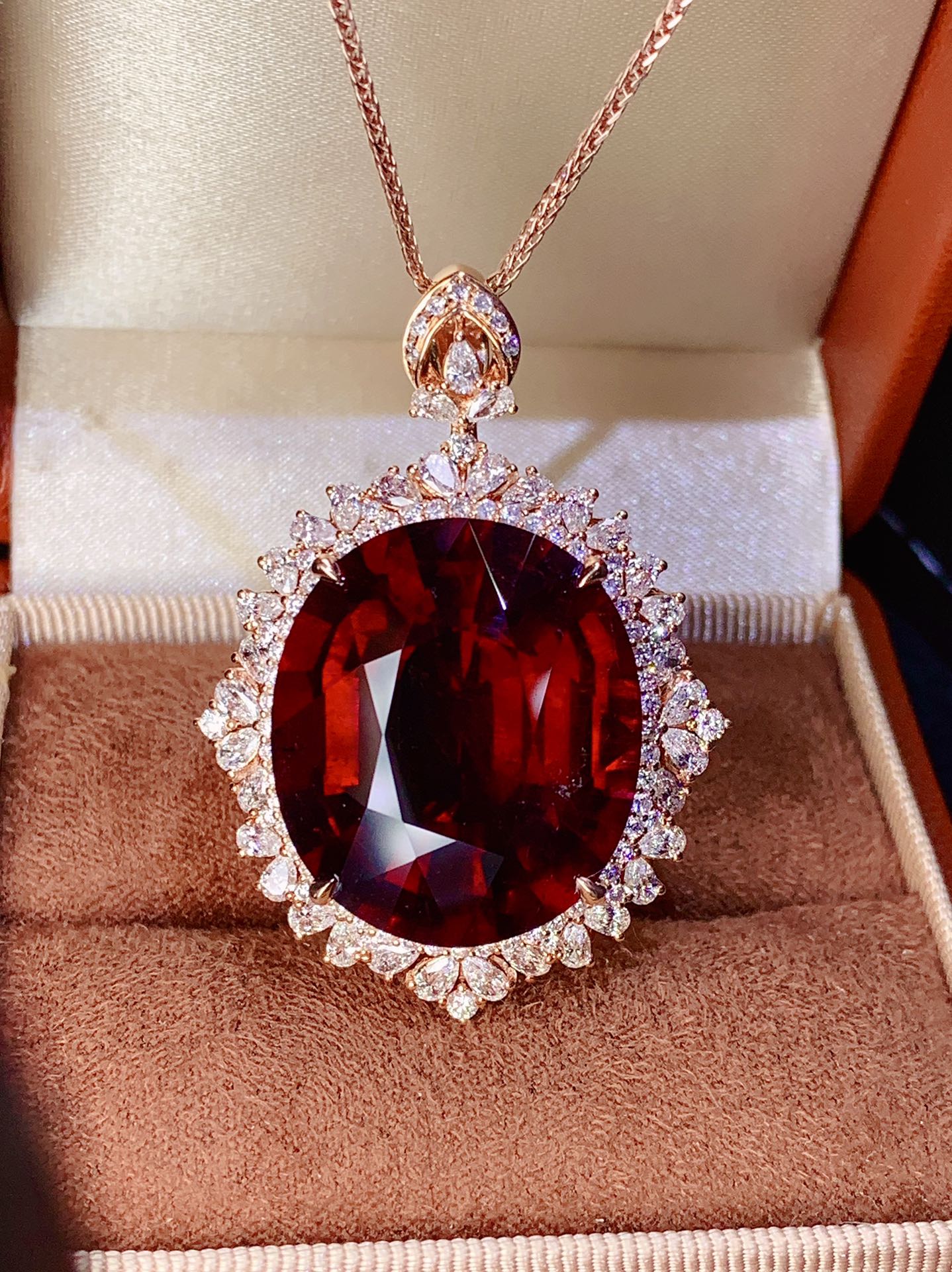 Exquisite Collectible Jewelry: Top-Grade Large Carat Bixite Pendant