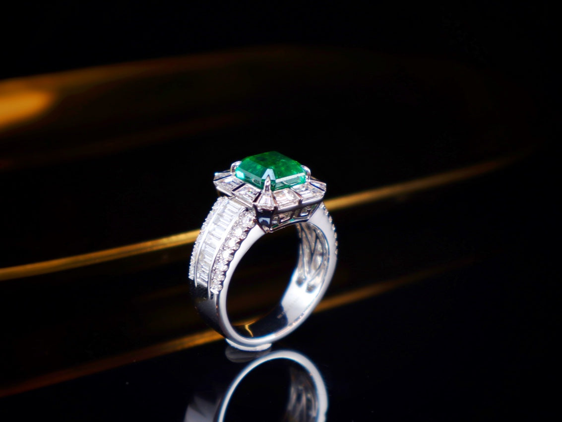 Emerald Green Men's Ring - Exquisite High-End Jewelry Piece